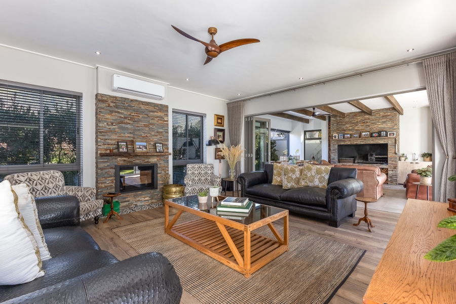4 Bedroom Property for Sale in Lemoenkloof Western Cape
